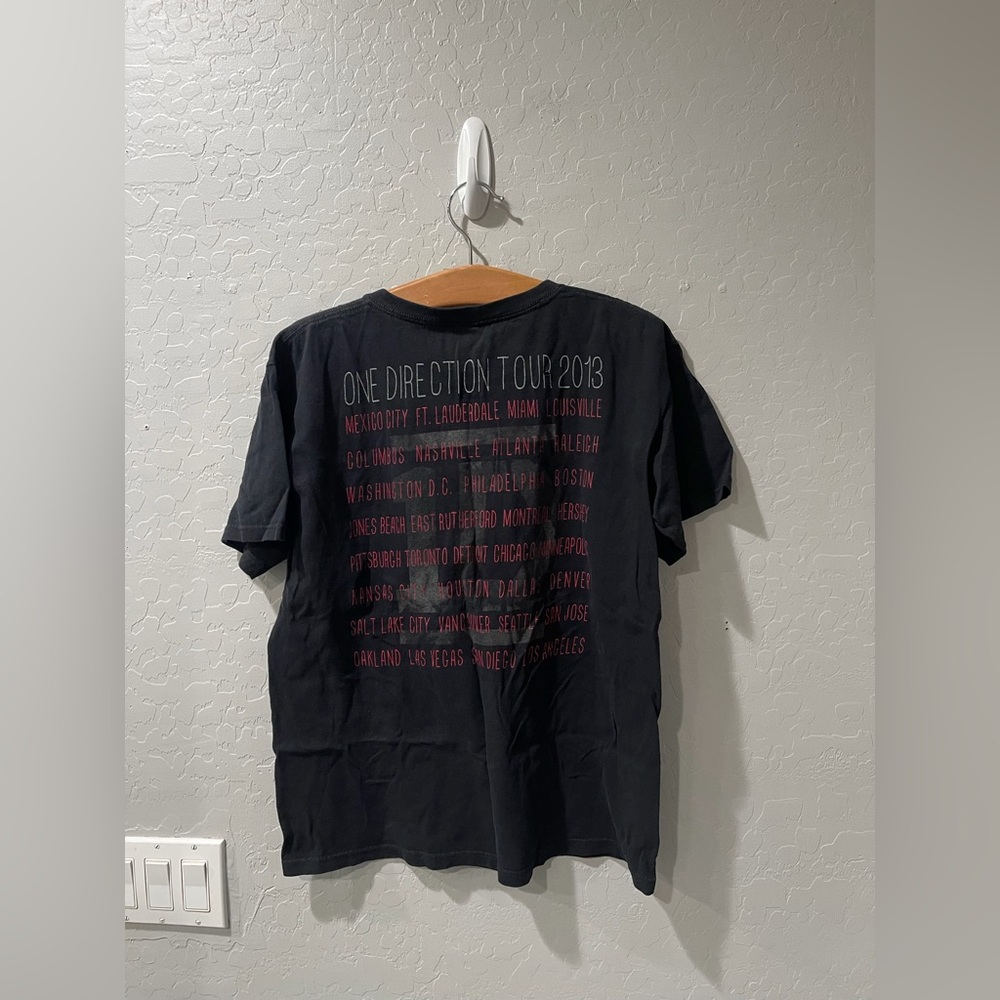 2013 One Direction “Take Me Home” Music Tour Shirt Medium‎ Bin 3 - Picture 4 of 6